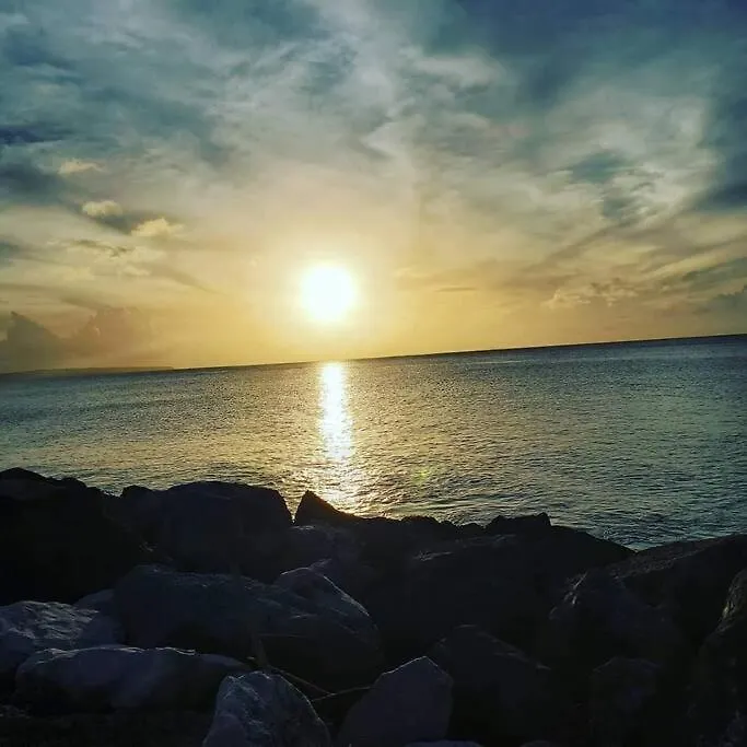 Dulce Atardecer 6 Playa Rompeolas Aguadilla